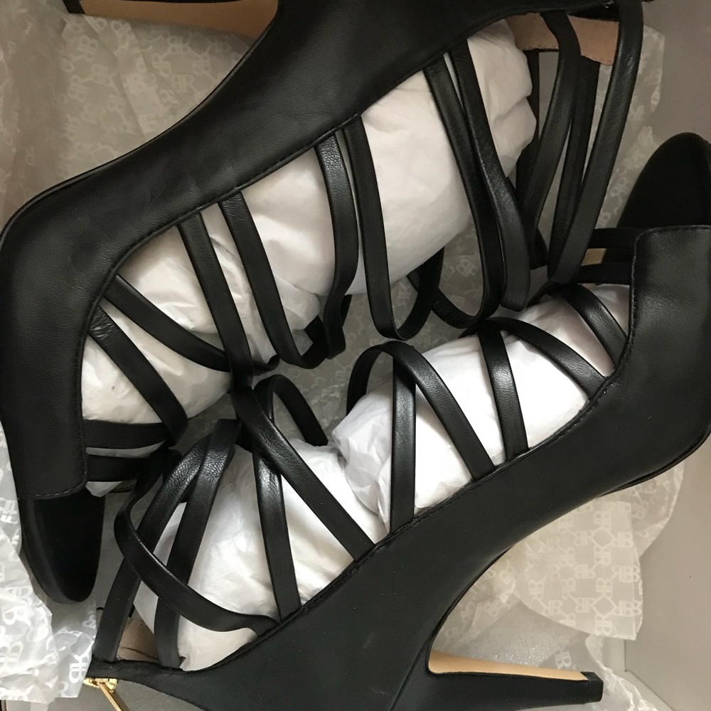 🔴SOLD🔴 BANANA REPUBLIC BLK PRESLIE CAGED SANDAL - Picture 2 of 6